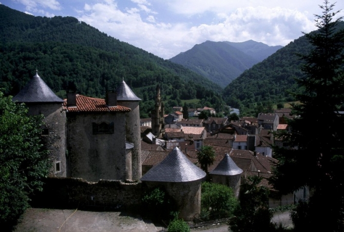 The rooftops of Seix