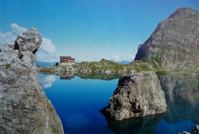 View to Karlsbader Hut.