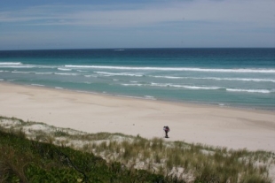 Walking along Mazzoletti Beach toward William Bay.